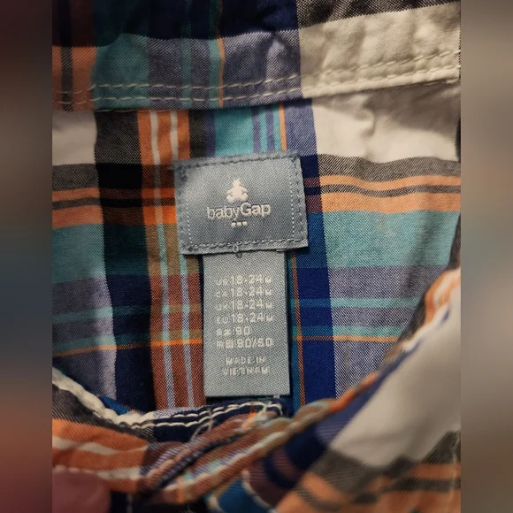 Baby Gap long sleeve button up shirt bodysuit. Size 18-24 months - Picture 2 of 4